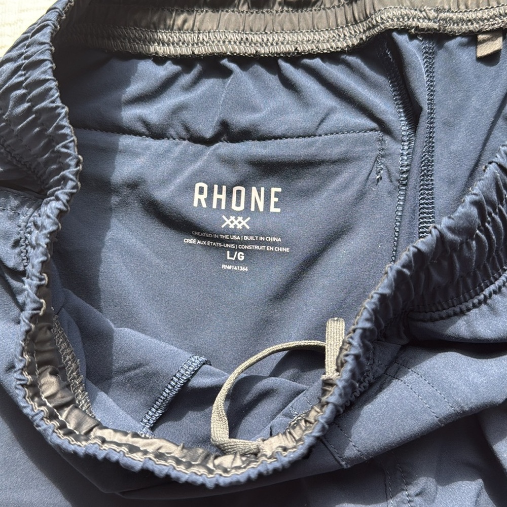 Rhone mako 9” navy athletic shorts size L, NWOT - Picture 3 of 6